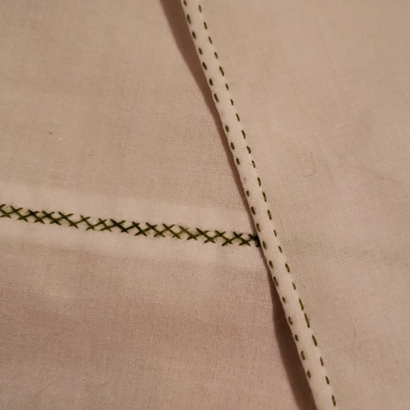 ♦️FINAL PRICE♦️Vintage Handmade Tablecloth Set - Picture 6 of 8